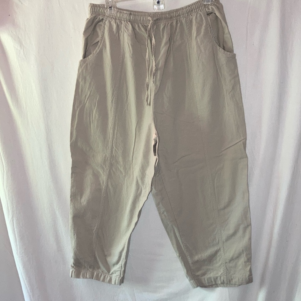 Bobbie Brooks Tan Pants with Elastic Waistband and Relaxed Fit